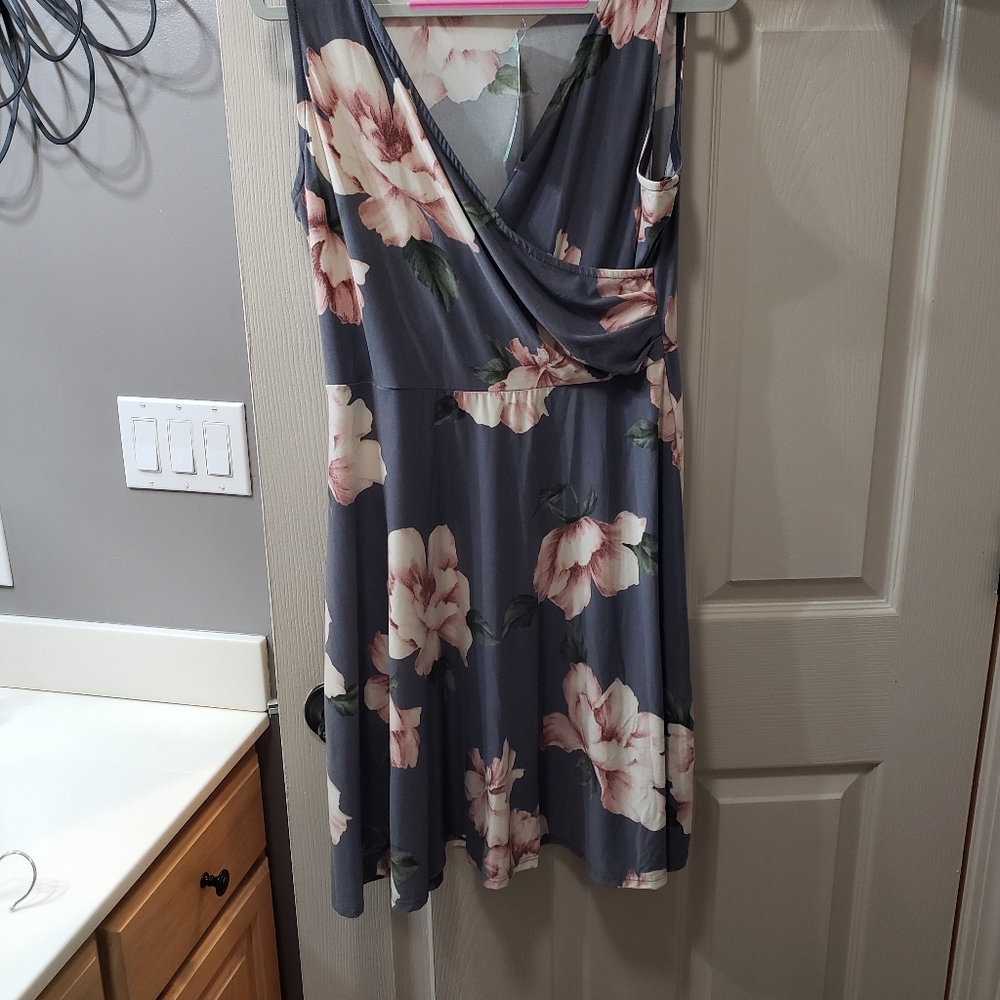 NWT  floral midi dress